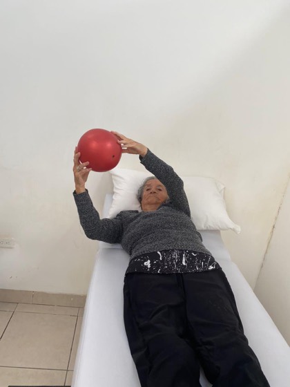 Ejercicio de movilidad con pelota